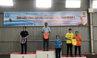 Đoạt giải ba đôi nam giải cầu lông CNVC-LĐ quận 1 2022